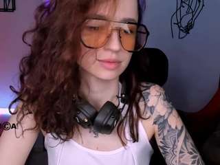 Igi-cute nude is waiting to chat with you live for FREE