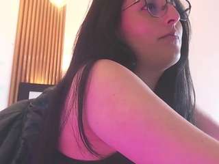 Jade-Bms nude is waiting to chat with you live for FREE
