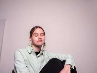 PrimroseAcuff nude is waiting to chat with you live for FREE