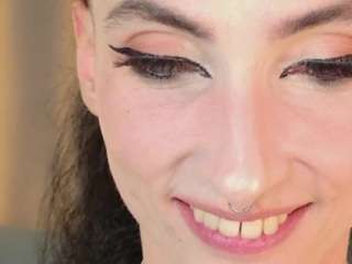 Queenxofxtease nude is waiting to chat with you live for FREE