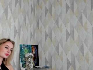 Swal-low nude is waiting to chat with you live for FREE