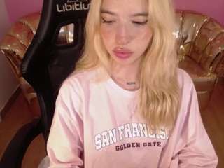 Alina-Lee-T nude is waiting to chat with you live for FREE