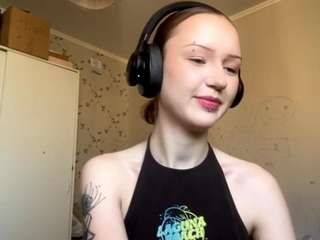 Erlinafrary nude is waiting to chat with you live for FREE