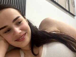GlennaGoreham nude is waiting to chat with you live for FREE