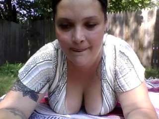 HoneyTiffany nude is waiting to chat with you live for FREE