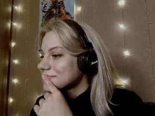 ShellaSheen nude is waiting to chat with you live for FREE
