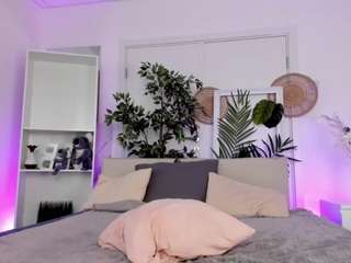 Amira-Blush nude is waiting to chat with you live for FREE