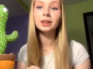 DelainePal nude is waiting to chat with you live for FREE