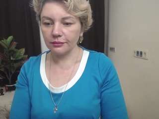 LadyElina nude is waiting to chat with you live for FREE