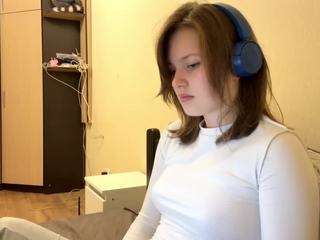 SunniGoedecke nude is waiting to chat with you live for FREE