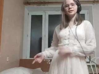 YadiraBottomly nude is waiting to chat with you live for FREE