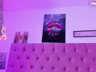 Samanta-pink nude is waiting to chat with you live for FREE