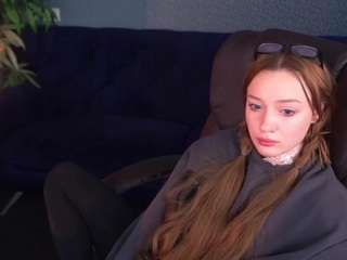 FoxyMayy nude is waiting to chat with you live for FREE
