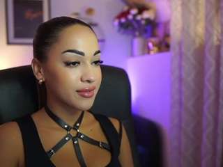 Lanii4uxxx nude is waiting to chat with you live for FREE