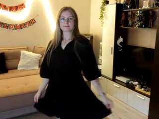 NaomiGreen nude is waiting to chat with you live for FREE