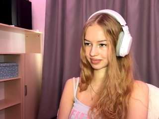 TemptGaze nude is waiting to chat with you live for FREE