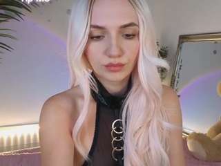 Kris-kiskis nude is waiting to chat with you live for FREE