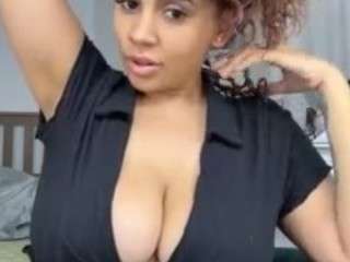 Lightskinchick12 nude is waiting to chat with you live for FREE