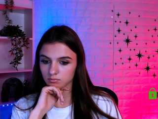 Lisa-dark nude is waiting to chat with you live for FREE