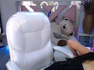 Miafischer2 nude is waiting to chat with you live for FREE