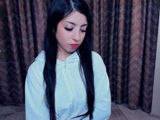 MozellaCamcam nude is waiting to chat with you live for FREE