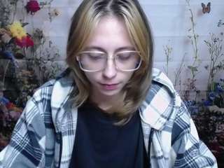 TracyLeeTT nude is waiting to chat with you live for FREE
