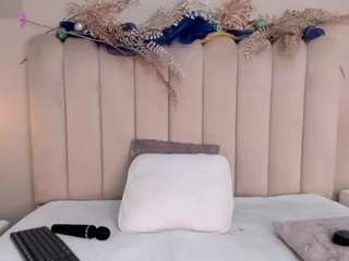 Melanie-hillz nude is waiting to chat with you live for FREE