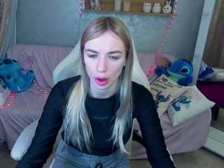 ArinaWong nude is waiting to chat with you live for FREE