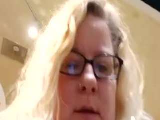 Blondebabe1988 nude is waiting to chat with you live for FREE