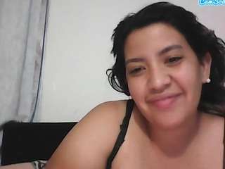 GorditaSexy nude is waiting to chat with you live for FREE