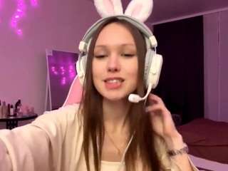 IzettaWalp nude is waiting to chat with you live for FREE