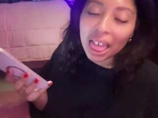 Bailey__Bearr nude is waiting to chat with you live for FREE