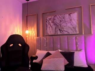 Viky-petitee nude is waiting to chat with you live for FREE