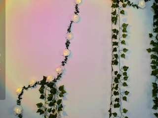 AmyyLil nude is waiting to chat with you live for FREE