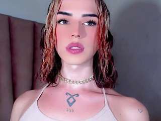 Emmily-Sofia nude is waiting to chat with you live for FREE