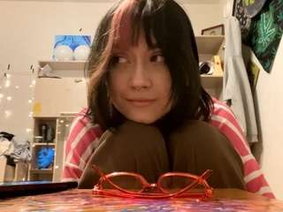 JoanneLeard nude is waiting to chat with you live for FREE