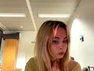 RayHelm nude is waiting to chat with you live for FREE