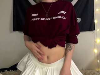 RoseanneGoff nude is waiting to chat with you live for FREE