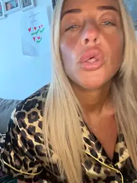 ScarlettGold_ nude pussy Live Sex Chat & Recorded Videos