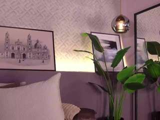 Elle Diane , 👑 nude is waiting to chat with you live for FREE