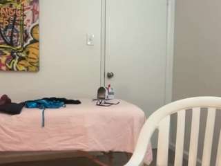 Gabbygorgeous2 nude is waiting to chat with you live for FREE