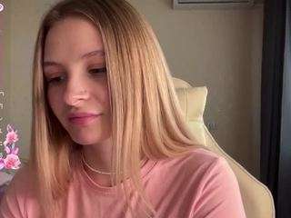 KaliVi nude is waiting to chat with you live for FREE