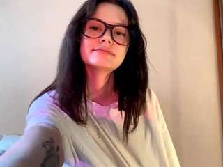 LaurenGrey nude is waiting to chat with you live for FREE