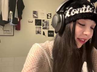 Mei nude is waiting to chat with you live for FREE