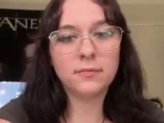 RxsieGirl nude is waiting to chat with you live for FREE