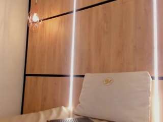 Samantha-Sandoval nude is waiting to chat with you live for FREE