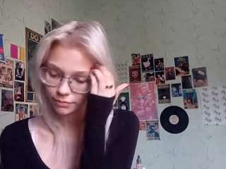 Toi nude is waiting to chat with you live for FREE