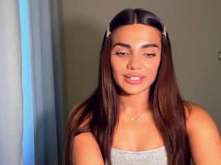WillettaCamisa nude is waiting to chat with you live for FREE