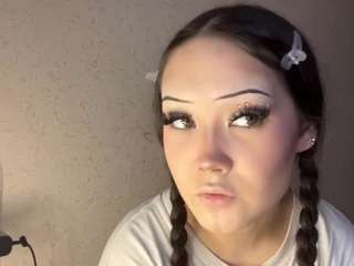BrittniMaga nude is waiting to chat with you live for FREE