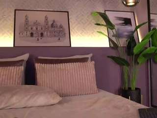 Elle Diane , 👑 nude is waiting to chat with you live for FREE